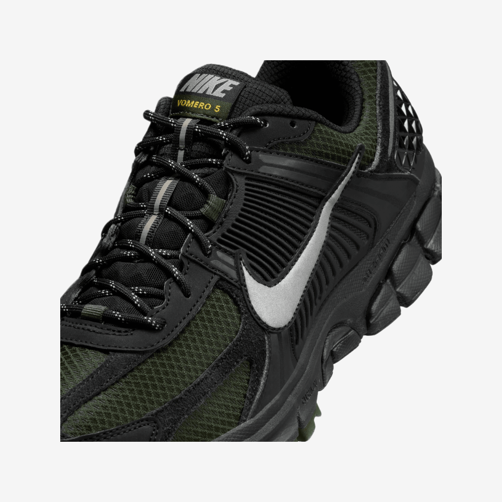 Nike Zoom Vomero 5 Men's Lifestyle Sneakers